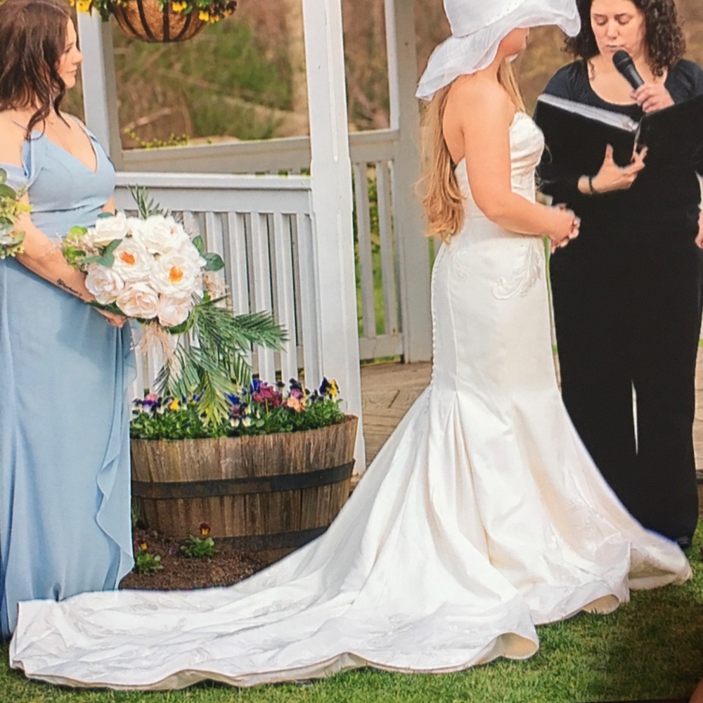 ATELIER PRONOVIAS Barcelona Trumpet Style Wedding Dress - Picture 4 of 8